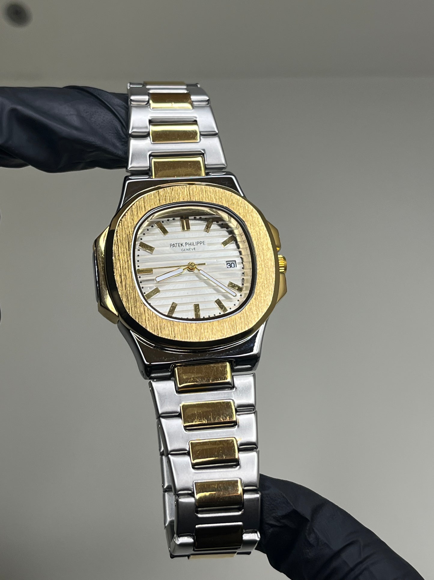 PP True Tone White Dial with Date – Elegant Precision